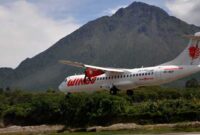 Pesawat Wings air di Bandara Rembele, Bener Meriah. 