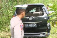 Akibat Pecah Ban. Mobil Avanza Masuk Ke Jurang di Porang Ayu 