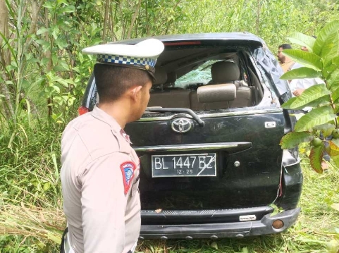 Akibat Pecah Ban. Mobil Avanza Masuk Ke Jurang di Porang Ayu 