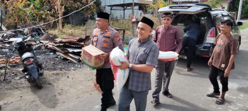 Kapolsek Banda Sakti Serahkan Bantuan Kepada Korban Kebakaran