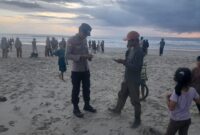 RESPON CEPAT POLRES SIMEULUE TANGANI BOCAH 16 TAHUN YANG DIDUGA TENGGELAM DIPANTAI