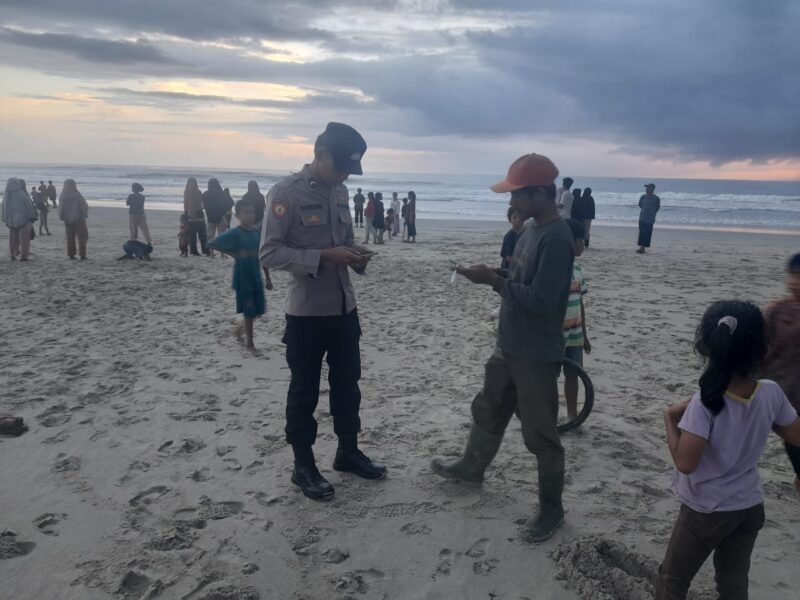 RESPON CEPAT POLRES SIMEULUE TANGANI BOCAH 16 TAHUN YANG DIDUGA TENGGELAM DIPANTAI