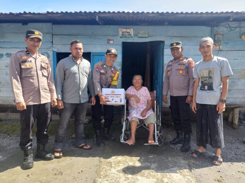 Jum'at Bersih, Kegiatan Berbagi Kasih Kepada Masyarakat Kurang Mampu