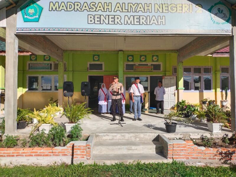 Program Saweu Sikula, Waka Polsek Bandar Menjadi Pembina Upacara Bendera Disekolah MAN 2 Kecamatan Bandar