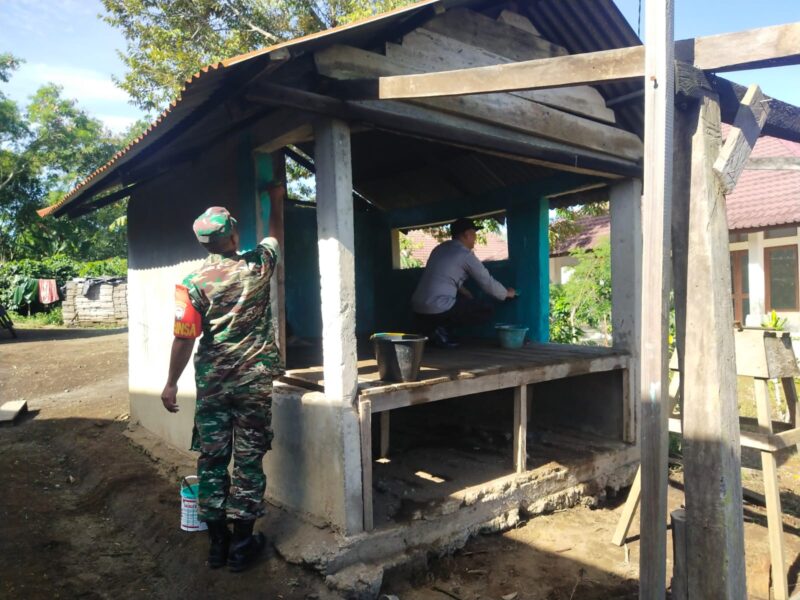 TNI-POLRI Bersama Masyarakat Gelar Kegiatan Gotong Royong