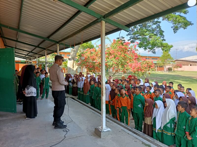 Saweu Sikula, Kapolsek Syiah Utama Memberikan Sosialisasi Kepada Murid Di SD N Samar Kilang