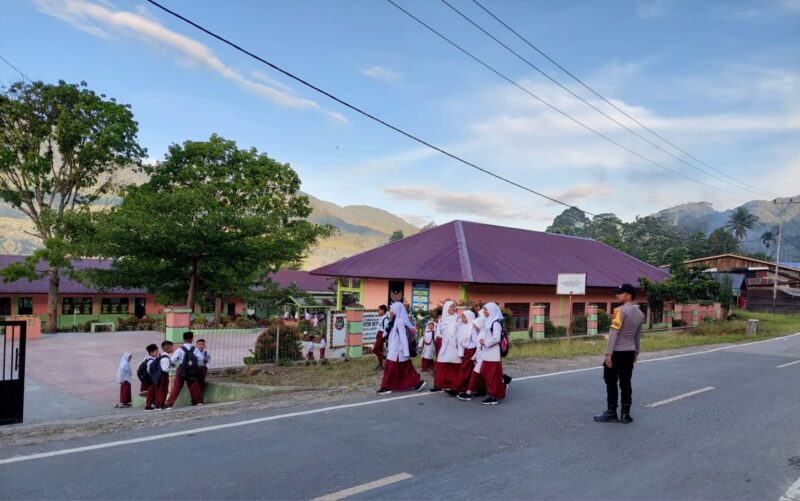 Personel Polsek Putri Betung Polres Gayo Lues Laksanakan Strong Point di Pagi Hari