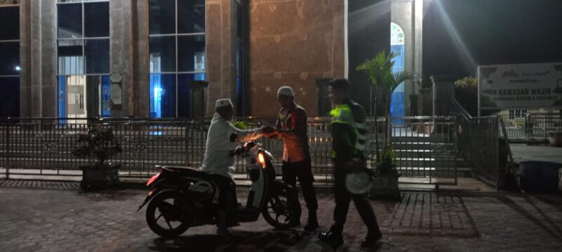 Polisi Laksanakan Patroli Harkamtibmas Di Seputaran Masjid Al - Amin, Kampung Simpang Balek, Bener Meriah
