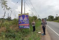 Polantas Bener Meriah Pasang Spanduk Himbauan Kepada Pengguna Jalan