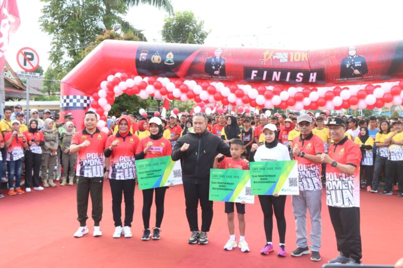 Ribuan Orang ikuti POLICE WOMEN RUN 10 K di Bukittinggi 
