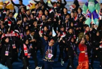 Para atlet kontingen Indonesia mengikuti parade upacara pembukaan Asian Games ke-19 2022 di Olympic Sports Centre Stadium Hangzhou, Cina, 23 September 2023.
