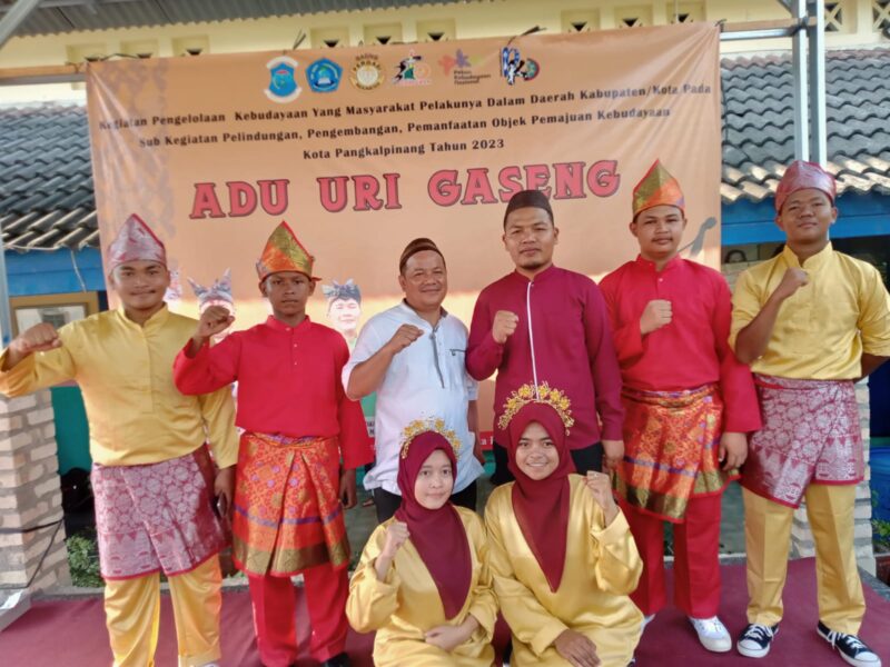 SMA Negeri 1 Simpang Rimba, tamu istimewa pengisi acara puncak lomba adu uri gasing di SMPN 1 Pangkal pinang