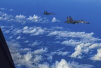 Foto: Jet tempur China dari Komando Tentara Pembebasan Rakyat  (PLA) melakukan latihan tempur bersama di sekitar Pulau Taiwan, Minggu (7/8/2022). Militer China masih terus melanjutkan latihan perang di sekitar wilayah Taiwan. (Gong Yulong/Xinhua via AP)