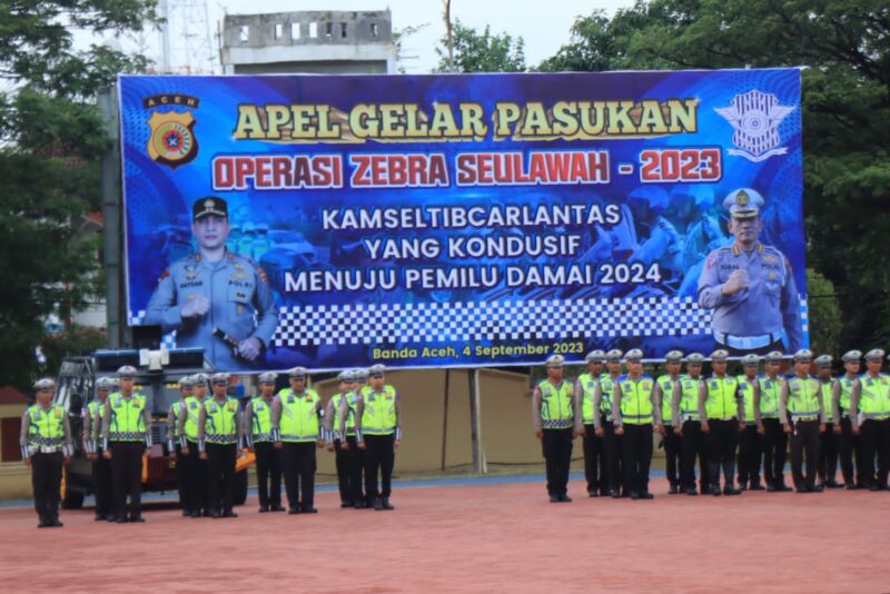 masyarakat diimbau untuk patuh dan tertib dalam berlalu lintas. Hal itu disampaikan Karo Ops Polda Aceh Kombes Heri Heryandi, dalam apel gelar pasukan di Polda Aceh, Senin, 4 September 2023.