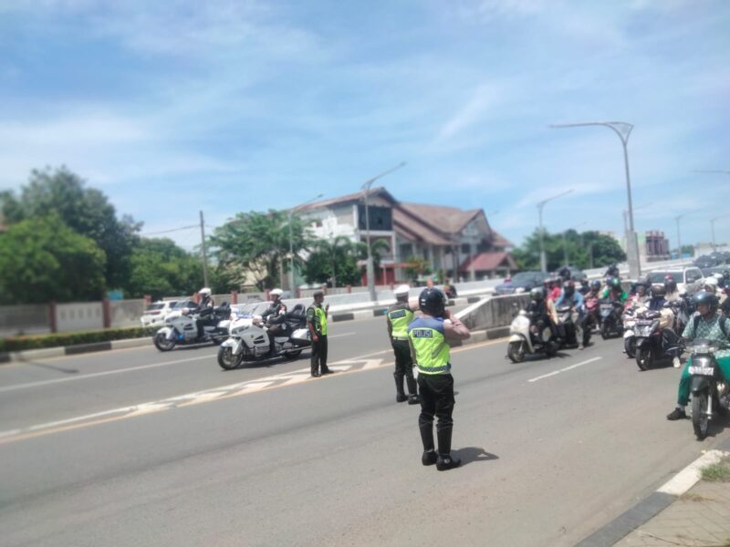 Satlantas Polresta Banda Aceh melaksanakan kegiatan Pengamanan dan Pengaturan Lalulintas kepulangan Bapak Wakil Presiden RI yang melakukan Kunjungan Kerja ke Pendopo Gubernur Aceh-Bundaran Lambaro 7/9/2023