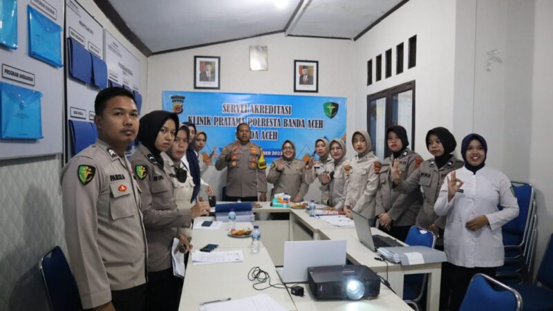 Polresta Banda Aceh menggelar giat Penggalangan Komitmen Akreditasi Klinik Pratama Polresta dengan menghadirkan stakeholder terkait guna mendukung pencapaian akreditasi klinik pratama bertempat di Aula Klinik Pratama, Kamis (14/9/2023) pagi.
