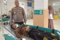 Kapolsek Panteraja, Antarkan Santri Dayah Thauthiatut Tarbiah ke RSUD Kabupaten Pidie Jaya
