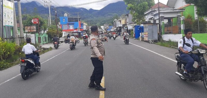 Antisipasi Kecelakaan dan Pelanggaran, Personel Polsek Timang Gajah Laksanakan Gatur Pagi
