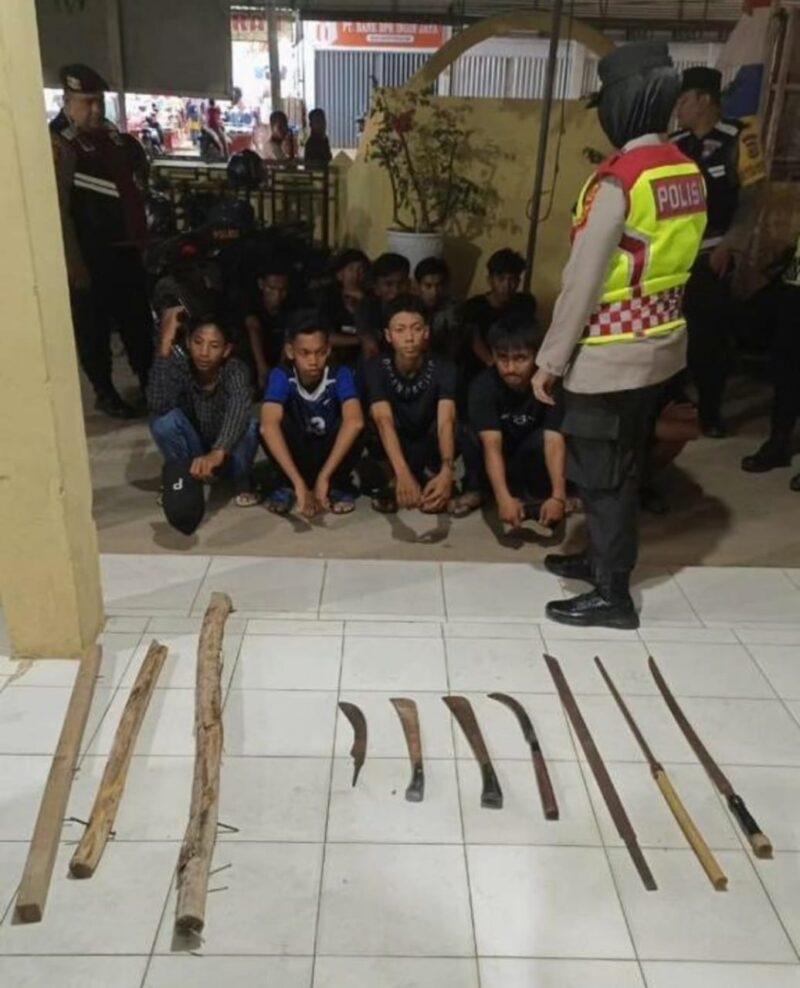 Mereka tergabung dalam komunitas geng motor Comunity Satu Darah (CSD), Glamori Solidariti Xo, Remaja Anti Narkoba (Rentina) dan Persatuan Garuda Hitam (PGH)