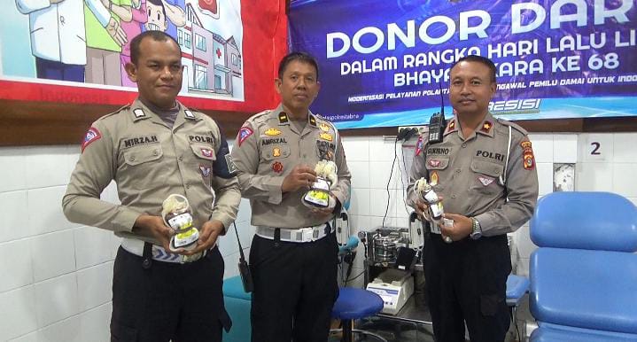 Satlantas Polresta Banda Aceh melaksanakan kegiatan Donor Darah dalam rangka HUT Lalulintas Bhayangkara Ke-68 Tahun 2023 Polresta Banda Aceh. Senin (18/9). 