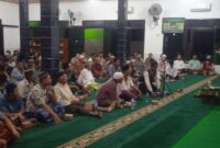 Sejumlah warga Kelurahan Purwosari, Kecamatan Metro Kota, Lampung, saat menghadiri kegiatan pengajian dalam momen menyambut Maulid Nabi Besar Muhammad, SAW di Masjid At Taufik kelurahan setempat, menyatakan menolak adanya intoleransi, radikalisme dan Terorisme