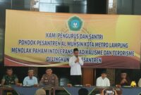 Para Santri yang bernaung dibawah Pondok Pesantren Al Muhsin, Kota Metro Utara, Lampung, Kamis (21/9/2023) pagi melakukan deklarasi menolak Paham Intoleransi, Radikalisme dan Terorisme.