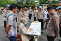 Kapolres Aceh Tenggara dan Tim Propam Gelar Pengecekan Personel dan Tes Urine Pasca Apel Pagi
