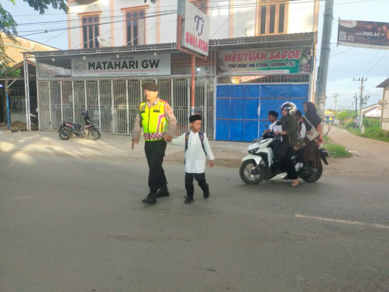 Polsek Lueng Bata, Polresta Banda Aceh hadir ditengah-tengah masyarakat dengan memberikan pelayanan prima  Jumat, (29/9/2023).