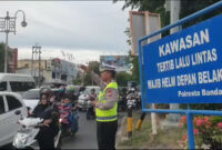 Personil Satlantas Polresta Banda Aceh melaksanakan kegiatan Strong Point Pagi, diseputaran kota Banda Aceh, Jumat (15/9/2023) Pukul 06.30 wib.