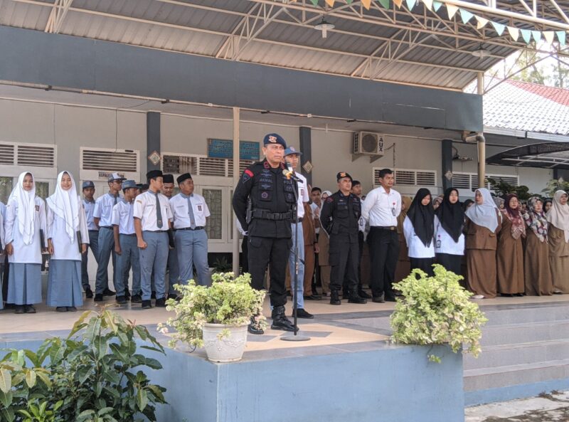 Danden Gegana Menjadi Pembina Upacara Pengibaran Bendera Merah Putih, Senin (02 Oktober 2023),Di SMA N 3 Banda Aceh.