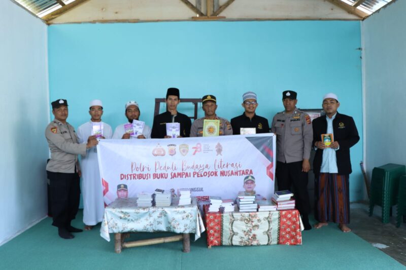 Polri Peduli Budaya Literasi: Polres Bener Meriah Bagikan Buku, Kitab, dan Al-Qur'an ke Pondok Sepuh Tsaqifa Ummahatul Mukminin
