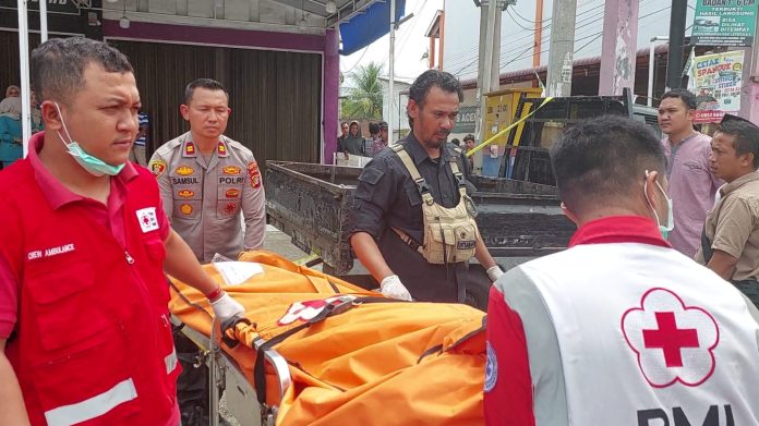 Peristiwa ini terjadi di kawasan Gampong Lamteh, Kecamatan Ulee Kareng, Kota Banda Aceh sekitar pukul 12.45 WIB siang. 
