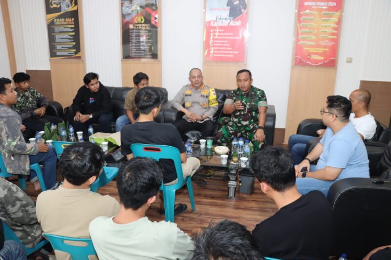 mediasi pasca terjadinya kesalahpahaman antar mahasiswa saat pertandingan futsal antara mahasiswa Abdya dengan Takengon di Lapangan Futsal Qais Sport Peurada, Syiah Kuala, Banda Aceh, Sabtu, (21/10/2023) pagi. 