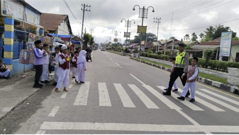 Meningkatkan Keamanan dan Pelayanan Masyarakat, Personel Polsek Bambel Melakukan Strong Point