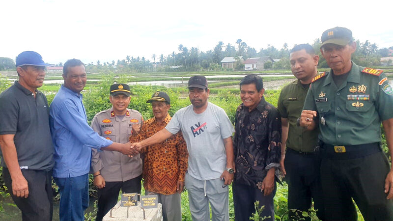 telah dilaksanakan pemasangan Patok Tapal Batas Gampong Tingkeum dengan Gampong Daroy Kameu di tanah perbatasan Gampong Tingkeum dengan Gampong Daroy Kameu Kec. Darul Imarah Kab Aceh Besar. Kamis 23 November 2023, sekira pukul 11.30 wib