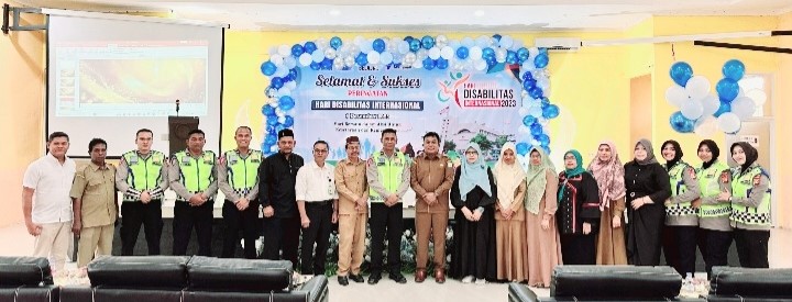 Kacabdisdik Banda Aceh dan Aceh Besar, Syarwan Joni bersama Kepala SLBN Pembina Provinsi, Yossi Novianti dan guru bersama Ketua MKKS dan MKPS SLB serta jajaran Polresta Banda Aceh