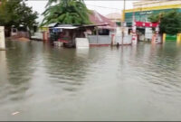 Hujan deras mengguyur kawasan Kota Lhokseumawe,25/12/2023