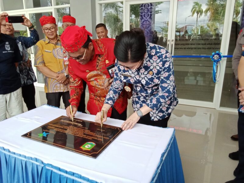 Bupati Poso, Dr. Verna G.M Inkiriwang meresmikan Gedung Perpustakaan Daerah Kabupaten Poso Sulteng: “Membangun Literasi untuk Masa Depan yang Lebih Cerah”