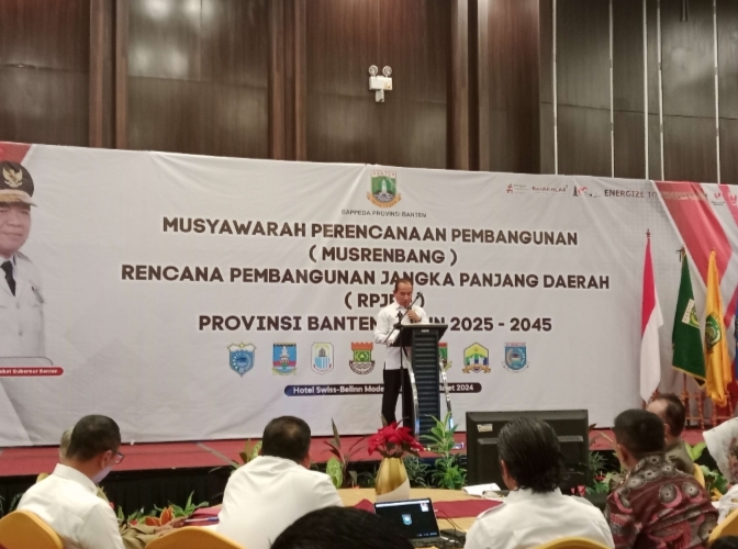 Kepala Bapeda provinsi Banten Mahdani saat menyampaikan sambutan pada acara Musrenbang RPJPD Provinsi Banten 2025-2045 di Swis Bell Hotel, Kabupaten Serang, Rabu (27/3/2024). (Foto: TIMELINES INEWS/Heru Nurhadiyansyah).