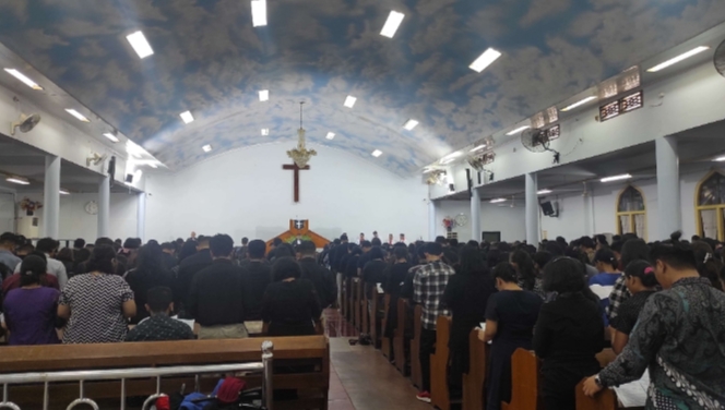 Suasana perayaan Jumat Agung di Gereja HKBP Alun-alun Kota Serang, Jumat (29/3/2024). (Foto: TIMESLINES INEWS/Heru Nurhadiyansyah).