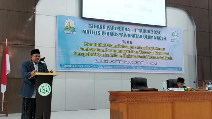 Tgk. H. Hasbi Albayuni, Wakil Ketua MPU Aceh, saat menyampaikan sambutan pada penutupan Sidang Paripurna I Tahun 2024. (Foto: Dok. MPU)