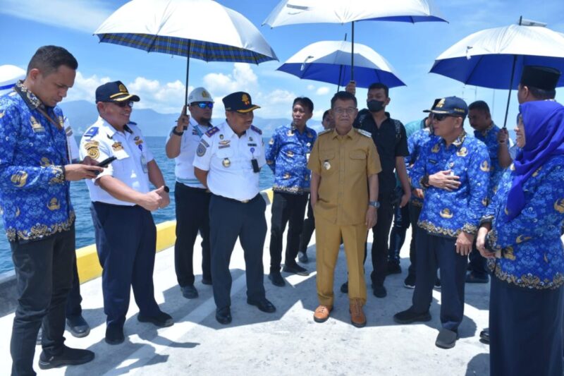 GUBERNUR Sulawesi Tengah, Rusdy Mastura didampingi Penjabat Bupati Donggala, Moh Rifani Pakamundi meninjau Pelabuhan Wani dan Pelabuhan Donggala, Senin (18/3/2024). FOTO: BIRO ADPIM