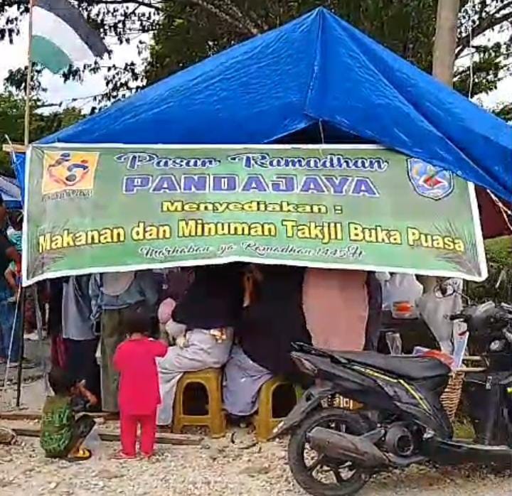 Pasar ramadhan Desa Pandajaya, kec Pamona Selatan, Kab Poso, Sulteng. foto Ten