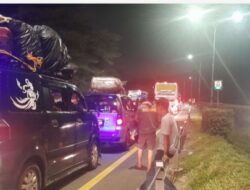 Antrian kendaraan pemudik menuju pelabuhan Merak di KM 92 (Foto: TIMESLINES INEWS/Heru Nurhadiyansyah)