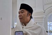 Penjabat (Pj) Gubernur Banten, Al Muktabar, setelah salat Idulfitri di Masjid Raya Al-Bantani, Rabu (10/4/2024). (TIMESLINES INEWS/Heru Nurhadiyansyah).