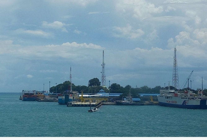 Antrean Beberapa Kapal Fery di Pelabuhan (Foto : TIMESLINES INEWS/Heru Nurhadiyansyah)