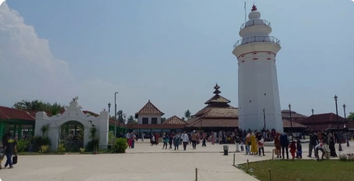 Menara Masjid Agung Sultan Maulana Hasanuddin Banten (Foto : TIMESLINES INEWS/Heru Nurhadiyansyah)