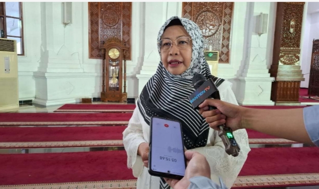 Penjabat (Pj) Sekretaris Daerah Provinsi Banten setelah melakukan salat Idulfitri 1445 H di Masjid Raya Al-Bantani, Rabu (10/4/2024). (Foto: TIMESLINES INEWS/Heru Nurhadiyansyah).