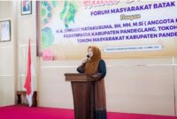 Bupati Pandeglang, Irna Narulita saat memberi sambutan dalam acara halalbihalal dengan Forum Masyarakat Batak di Pendopo Bupati, Sabtu 13/4/2024.(Foto : TIMESLINES INEWS/Heru Nurhadiyansyah)