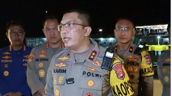 Kapolda Banten Irjen Pol Abdul Karim saat memberikan keterangan pers di Mall Sosoro Pelabuhan Merak (Foto: TIMESLINES INEWS/Heru Nurhadiyansyah)